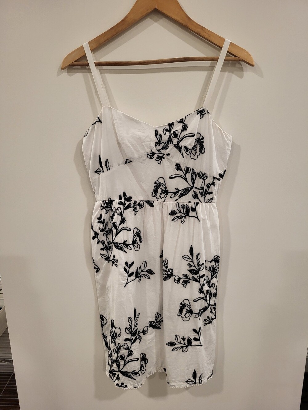 J. Crew White Dress with Black Floral Embroidery Size 2 100% Cotton